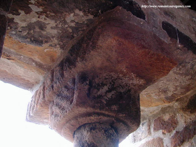 ZAPATA-CAPITEL DEL VENTANAL SUR.